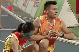 里约残奥会女子400米决赛，一份来自信任的“牵手”！盲人女孩刘翠青勇夺冠军。视频封面
