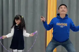 看来，抢走妹妹，高过哥哥，是爸爸的终极梦想啊#学好三招成长有招 #科学长高不焦虑 @迪巧-身高管理研究所视频封面