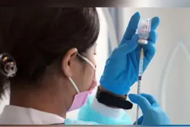 日本发现更多混入异物疫苗  该批次莫德纳疫苗已停止接种#新冠疫苗 视频封面