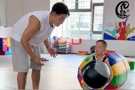 带儿子来到一家跆拳道体适能馆体验，没想到教练急眼了…#雷老师和小王子 #跆拳道 #爸爸带娃 @lele的小王子视频封面