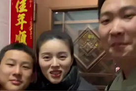 忘记带脑子出门的一天，一家三口在门口等开锁…#宝妈 #记录生活视频封面