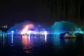 “泉城夜宴·明湖秀#城市的夜晚 #景点打卡 #那些最美的瞬间视频封面