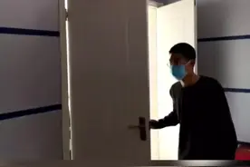 #张译 发文说自己哭着看完直播，并祝福《亲爱的》中自己扮演的角色原型孙海洋找到儿子#亲爱的原型孙海洋儿子已找到视频封面