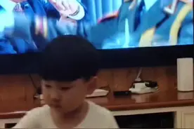 当两岁宝宝听到国歌时视频封面