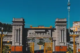 #上热门  四川文轩职业学院，全国最大最美丽的专科院校视频封面
