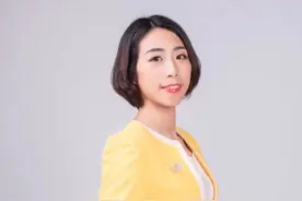 #开车碾压草原的游客道歉 诚意不足，一看便是平时嚣张跋扈惯了的，得仔细查查什么来头！视频封面
