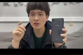 手机越贵玩游戏不一定越流畅 不要傻乎乎了 #和平精英 #手机 @搞机侠2号视频封面