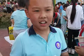 “淘书乐”活动中，卖不了的书都想卖给班主任。视频封面