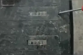 阀控电池打开上盖以后可以看到橡皮帽，橡皮阀打开后可以补液维护来提升电池容量！#电动车电池#电动车@抖音短视频视频封面