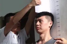 #辽宁男篮 今天下午完成新赛季体测 郭艾伦肺活量最大 朱荣振站立摸高最高 刘雁宇两项数据抢眼视频封面