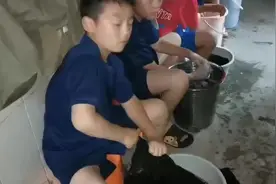 那个朋友可以赞助一点洗衣粉不！#抖音小助手 #军事夏令营视频封面