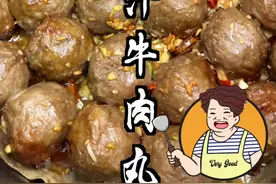 10分钟搞掂！！牛肉丸新吃法！！！！脆皮爆汁牛肉丸！！！真的又是一道简单好吃到飞起的料理！！视频封面