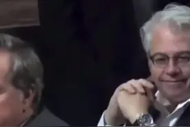 梅西儿子嘲讽苏牙！你们不兄弟吗咋不和我爸爸坐一起了！太可爱了#dou来足球季 #来抖音看德甲直播 #梅西视频封面