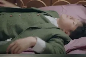 #佟大为 #蒋欣 金灿烂冲进房间看到倒在一起的常汉卿和冬妮娅，误会常汉卿耍流氓