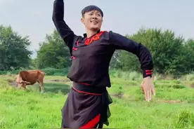这支舞，穿上蒙古服装跳才对😄视频封面
