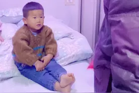 舅舅太难了🤣#舅妈带娃 #人类幼崽吃醋 #舅舅太难了 #舅舅外甥 #人类幼崽成长记视频封面