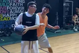 “撤凳子”这招你们知道怎么用了嘛，不要学错了哦～#野球帝courtman @野球帝视频封面