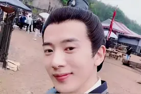 恭喜老大，暗恋告白成功！5月27日带我见见嫂子。#网剧二进制恋爱定档 #庄达菲任宥纶暗恋奔现 #二进制恋爱视频封面