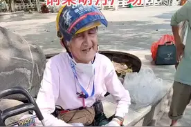 这位老人家84岁高龄了，73岁开始学习轮滑，期间牙巴摔脱好几颗，佩服！致敬！👍👍👍视频封面