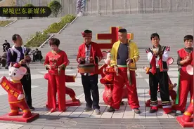 刘登强、杨斌几位大师在巴东广场演奏娶亲锣鼓，真的好听视频封面