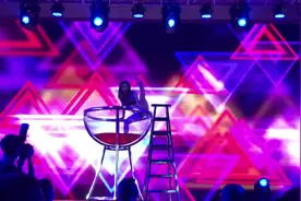 #酒杯舞...视频封面