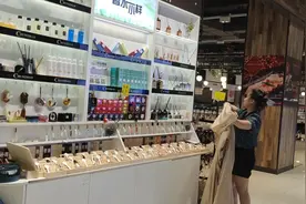 在苏州花5000块钱租了个摊位，每天下班回家跟家人一起吃饭视频封面