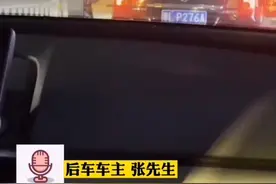 绿灯亮了前车不走，还对鸣笛提醒的后车暴力踢车威胁#玉林#广西新闻早知道 #交通安全 @玉林公安