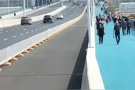 通车两个多月的#汉江湾桥 即将迎来公交线路的开通，7月10日起，#武汉公交 531，589，597全部改走此桥视频封面