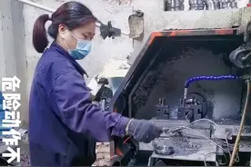 机器在运营的时候千万不要去拿铁屑，计件的朋友们不要争分夺秒正常干，钱可以挣，但是意外发生遗憾终生#数控车床加工 视频封面