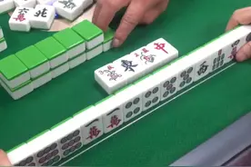 我让你别站我后面，别站我后面，为什么还站我后面 #抖音助手