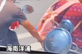 太猖獗！海南一男子在等红绿灯时，竟拉开前面女士的背包，企图在光天化日之下行窃，最后无功而返视频封面