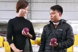 秦安县委宣传部副部长李玉涛和越南客商：秦安苹果，好吃！#天水在线播报 #天水在线编辑部的 @抖音短视频视频封面