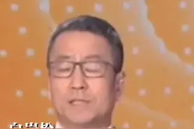 我们应该用更前瞻的思维，不是说要应急就摆地摊吧。要将摆地摊变成室外经营和有序占道经营，尤其是激活夜经济方面。视频封面