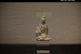 普贤菩萨手持如意， 音译为三曼多跋陀罗，曾译为遍吉菩萨