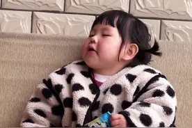 说的是谁呢#发给对象表情包 #情侣日常 #表情包 #人类幼崽