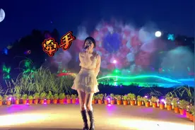 王紫菲翻唱苏芮的经典歌曲《牵手》，没有岁月可回头视频封面