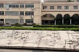 嵊州一中2001年获浙江省文科第1名、第3名，浙江省理科第7名、第9名。今年不知道状元花落谁家，加油学子们！#朝着梦想奔跑吧 #拼搏的青春 #高考视频封面