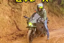 五十万的摩托车连上坡都熄火~看来不准备几包华子是回不去的了#男人简单的快乐 #机车 #川崎h2 #桂林 @驯兽者机车K永川～🏍视频封面