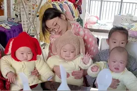 三胞胎喂食记！家里老人都说辅食不值当的做，咱家三胞胎再不值当，人家一个的咋整😂我终于发现多胞胎有个好处，那就是做辅食不怕浪费了😂哪只牛贪吃😂#三胞胎 #当人类幼崽和马库狮一起视频封面