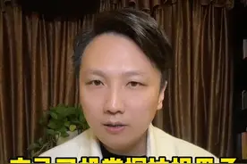 猖狂！宝马司机掌掴拄拐男子导致耳膜穿孔鉴定轻伤，法律会告诉你打了会怎样#掌掴拄拐男子的宝马司机被控制 #大v快评视频封面