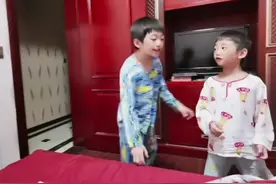 弟弟说，长大了就不来训练了，怕自己年纪轻轻牺牲在战场上视频封面