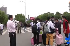 黄州区3所中学高三年级如期顺利复学视频封面