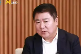 #于冬评价王一博无名表现 于冬说#王一博 在#电影无名 中的表演绝对是意想不到的演出，他的表现力和冲击力很强烈，亦正亦邪，充满悬疑，他演得很好，梁朝伟也很喜欢赞赏他。视频封面