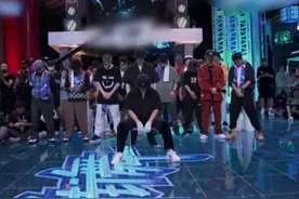 #张艺兴 Popping舞台 每块肌肉都在舞动，每一寸关节都在随节拍震动 镜头捕捉每一个精确的卡点，火力全开，尽兴酣畅，跳的畅快！@张艺兴 #popping #舞蹈 视频封面