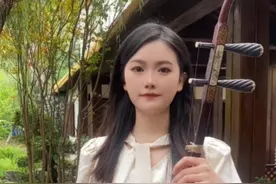 #二胡演奏 小城故事多，充满喜和乐，若是你到小城来，收获特别多#小城故事 #谁说民乐不抖音 #一把二胡拉一生视频封面