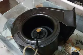 取风轮和电机，差不多就拆完了整个过程#油烟机清洗