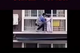 爬楼救下悬空6楼女童，救人小哥被海尔奖励一套价值60万元房产 #海尔 #房产视频封面