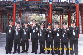 连长转业做了警察，排长转业当上了社区书记，班长转业留在了家乡视频封面