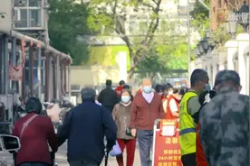 郑州消防发布“最美工作照”致敬劳动者，呼吁一起作城市的守护者视频封面