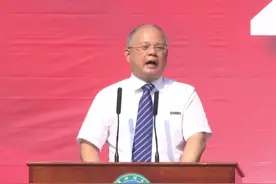 大道至简！开学第一课：踏实、清白#抖音开学季#武科大开学典礼现场@抖音校园 视频封面